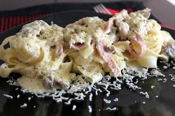 Tagliatelle cu Pui și Ciuperci – pentru echilibru.